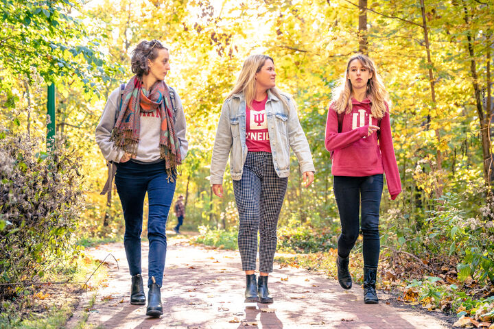 O'Neill students walking on the Bloomington campus